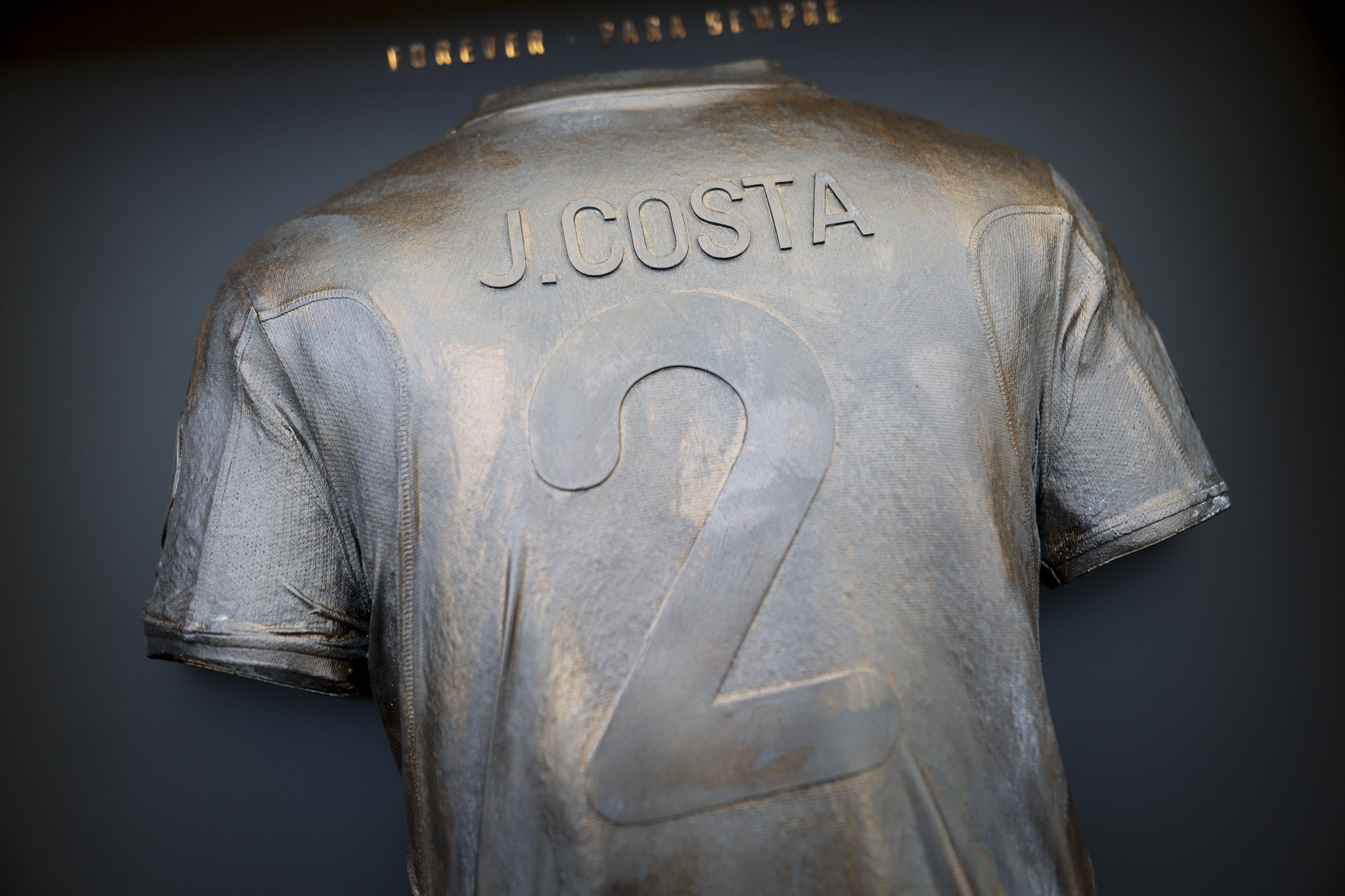 缅怀，葡萄牙足协为若塔和波尔图已故功勋若热-科斯塔立雕像