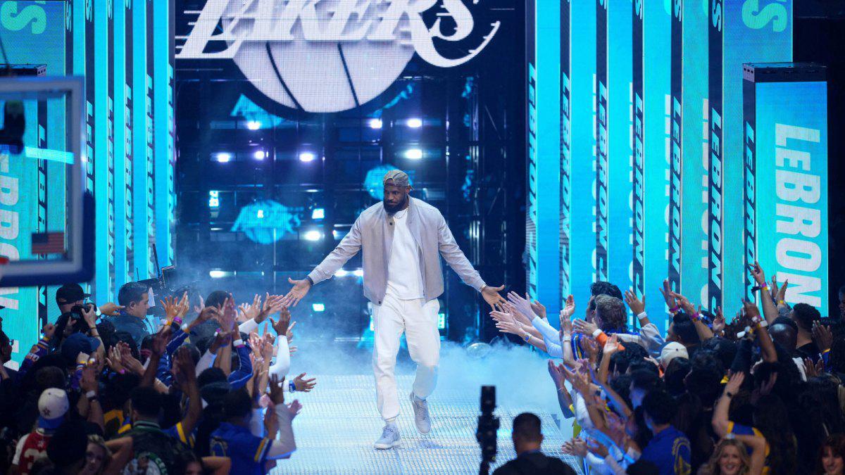 开云APP-詹姆斯无缘全明星赛首发后：若我能去我肯定到，无论怎样都无所谓