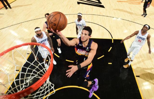 开云体育下载-持续低效！布克不擅逆风球 太阳3比2仍不保险？